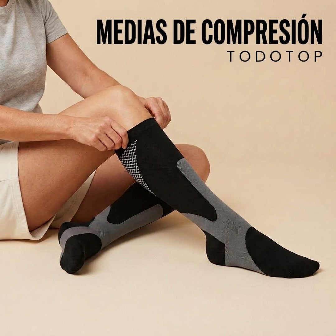 Mujer poniendose las medias de compresion TodoTop